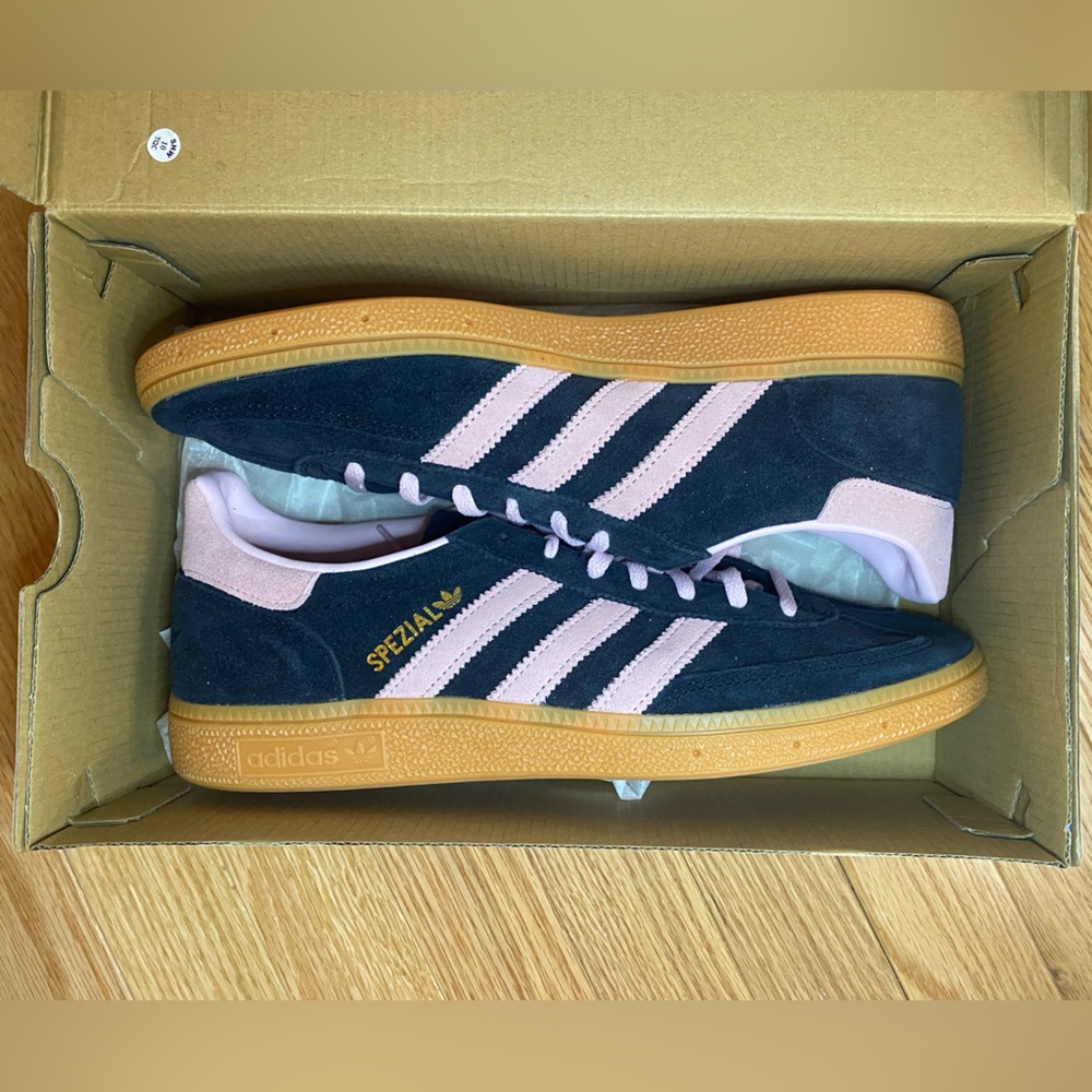 Brand New adidas handball spezial women's size 10 black and pink gum sole